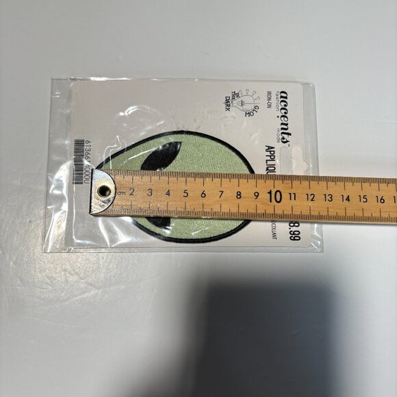 New With Tags Glow In The Dark Alien Iron On Patch 6cm x 9cm - Picture 6 of 6